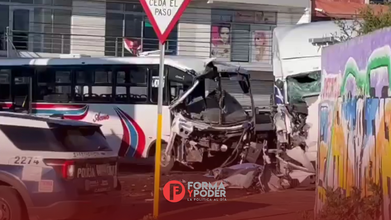 Accidente entre tractocamión y un autobús en Amozoc deja una persona fallecida