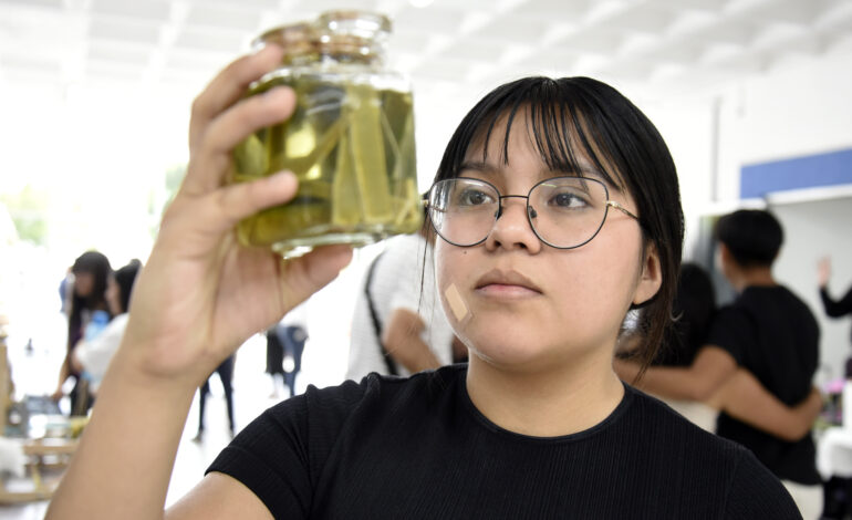Propone estudiante BUAP aprovechar residuos de agave para crear fibras textiles