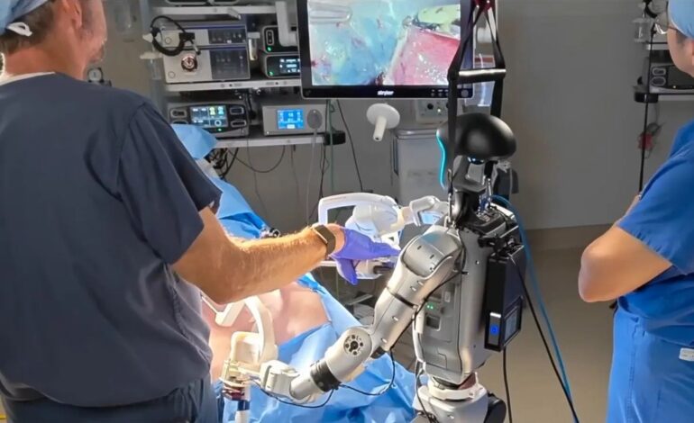 El ensayo de la cirugía realizada por un robot humanoide fue un éxito