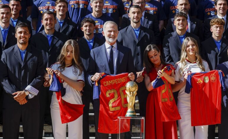 La selección española es recibida en Zarzuela