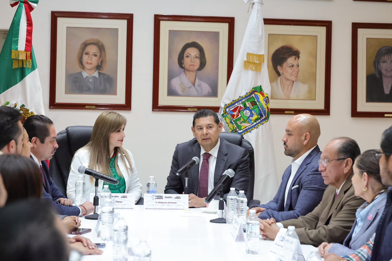Con nuevo liderazgo, SEDIF refrenda su compromiso con las familias poblanas: Armenta Mier