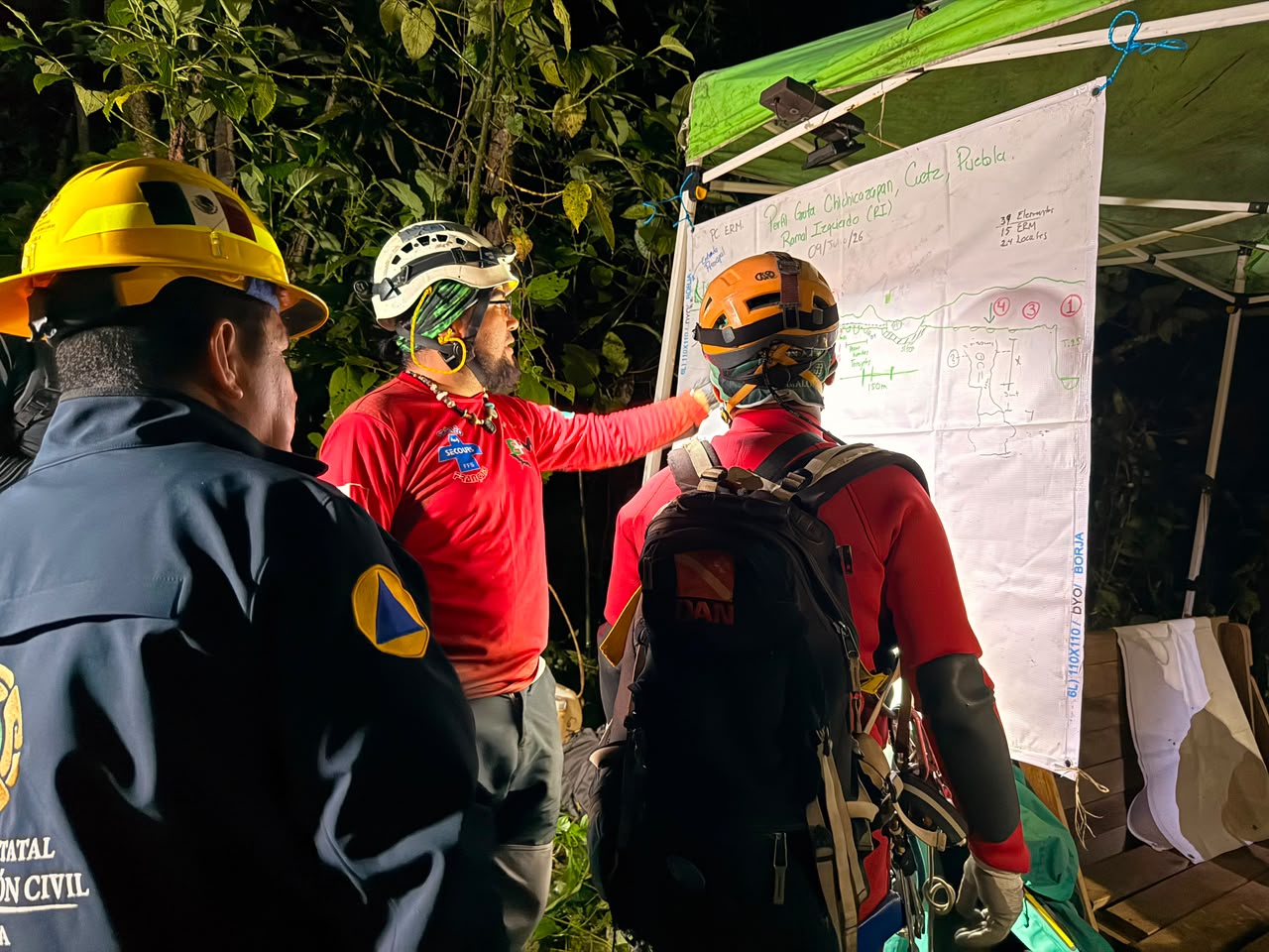 Localiza Protección Civil dos cuerpos                                        en Grutas de Chichicazapa