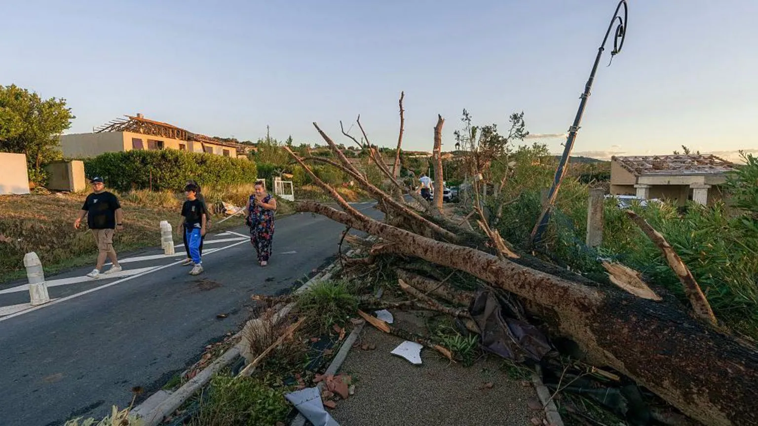 Un tornado deja graves afectaciones en un pueblo del suroeste de Francia
