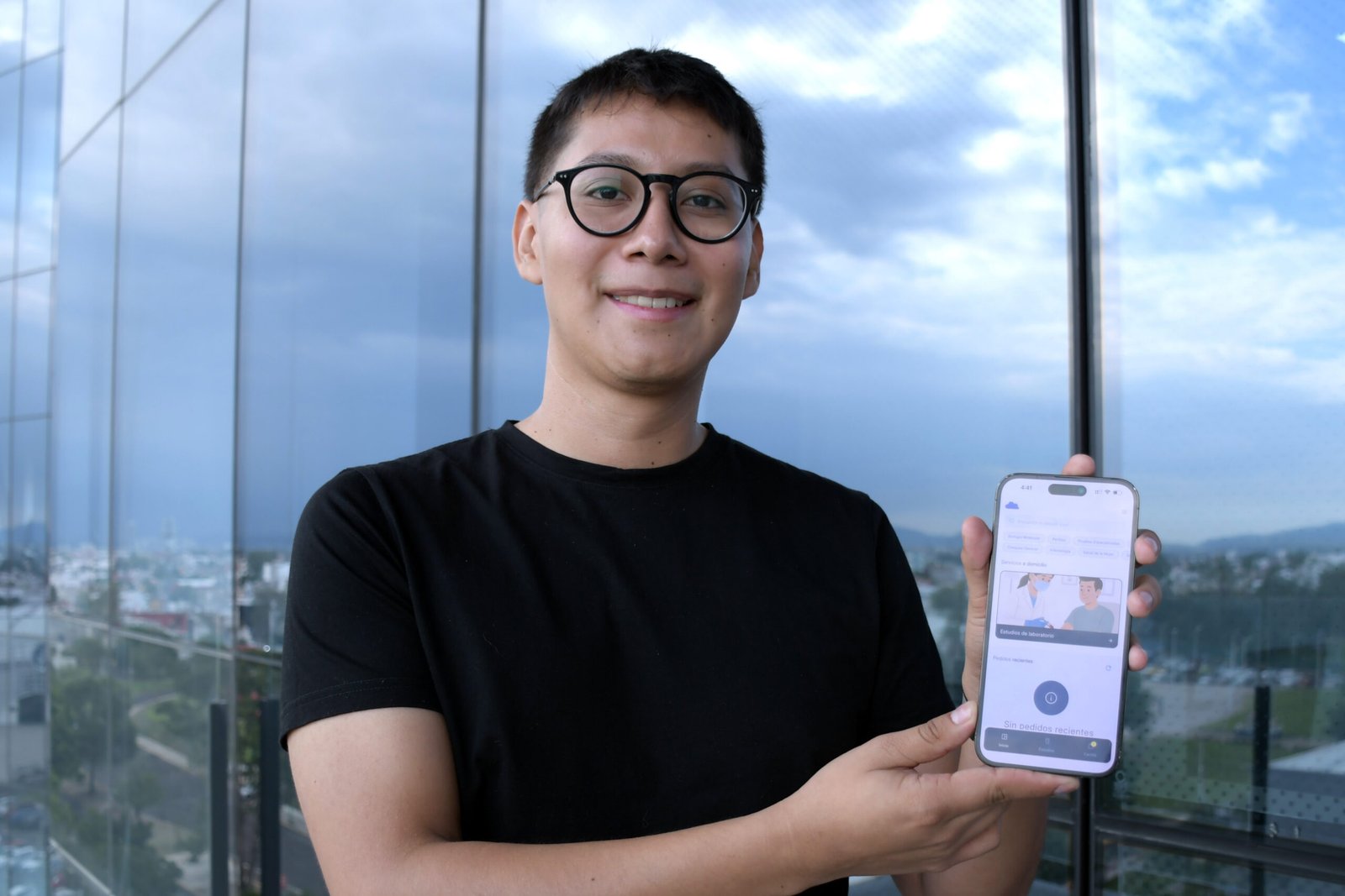 Egresado de la BUAP crea Labored, app de laboratorios a domicilio en Puebla