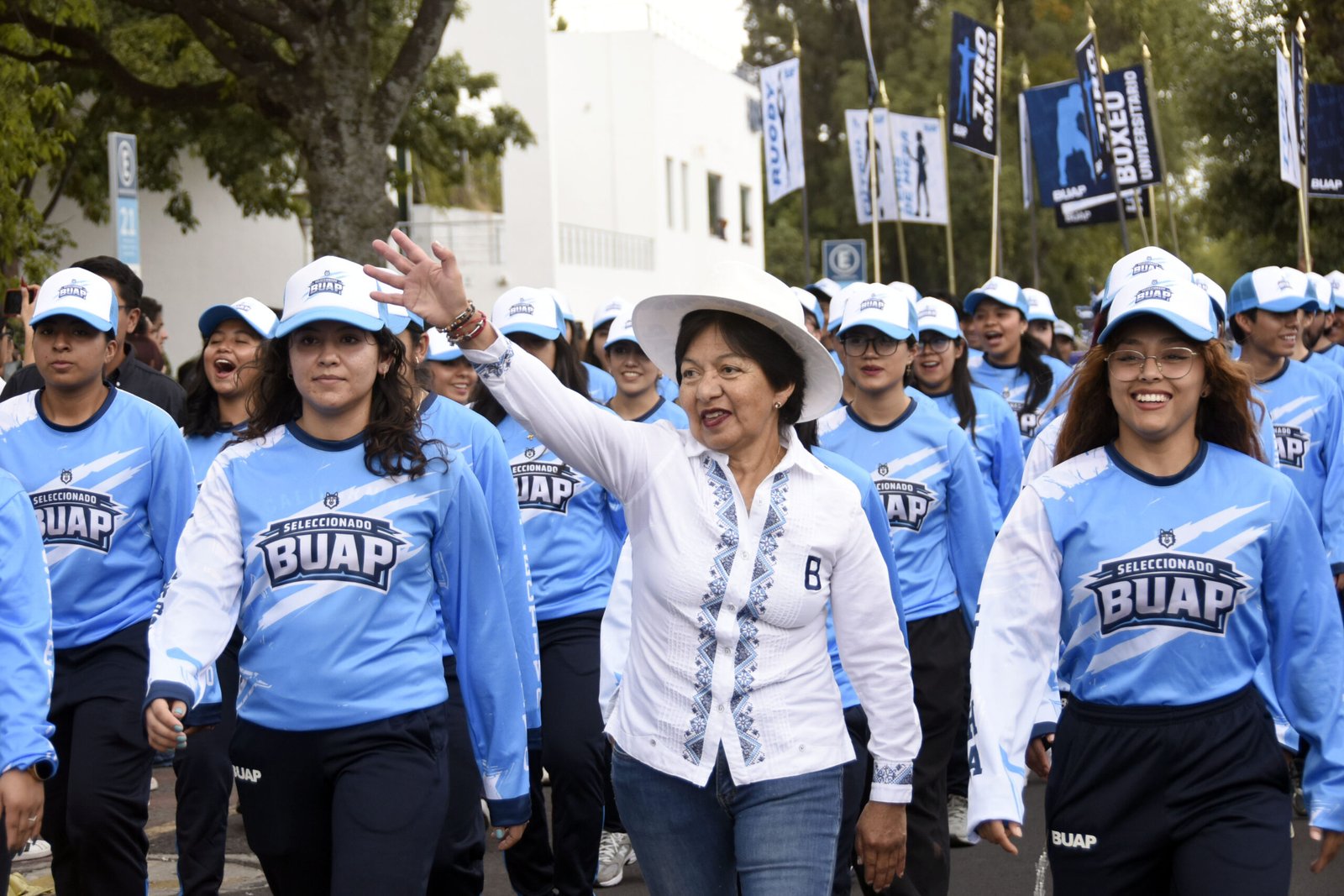 Inicia el periodo Otoño 2026 en la BUAP con desfile de identidad universitaria