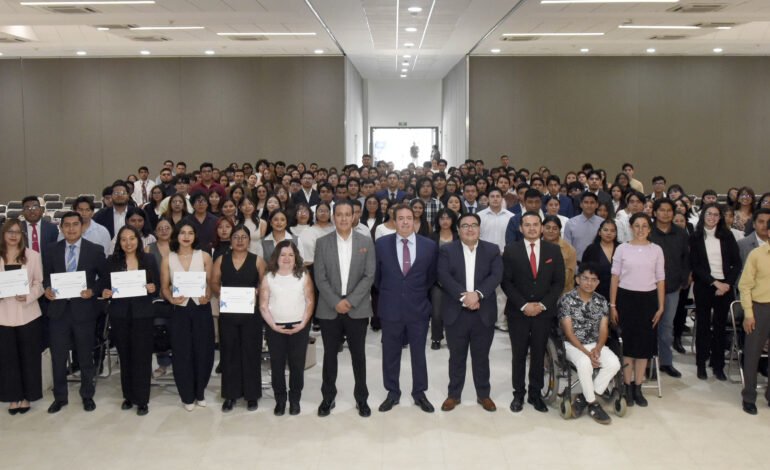 BUAP y Fundación BBVA celebran el éxito de egresados del programa «Chavos que inspiran»