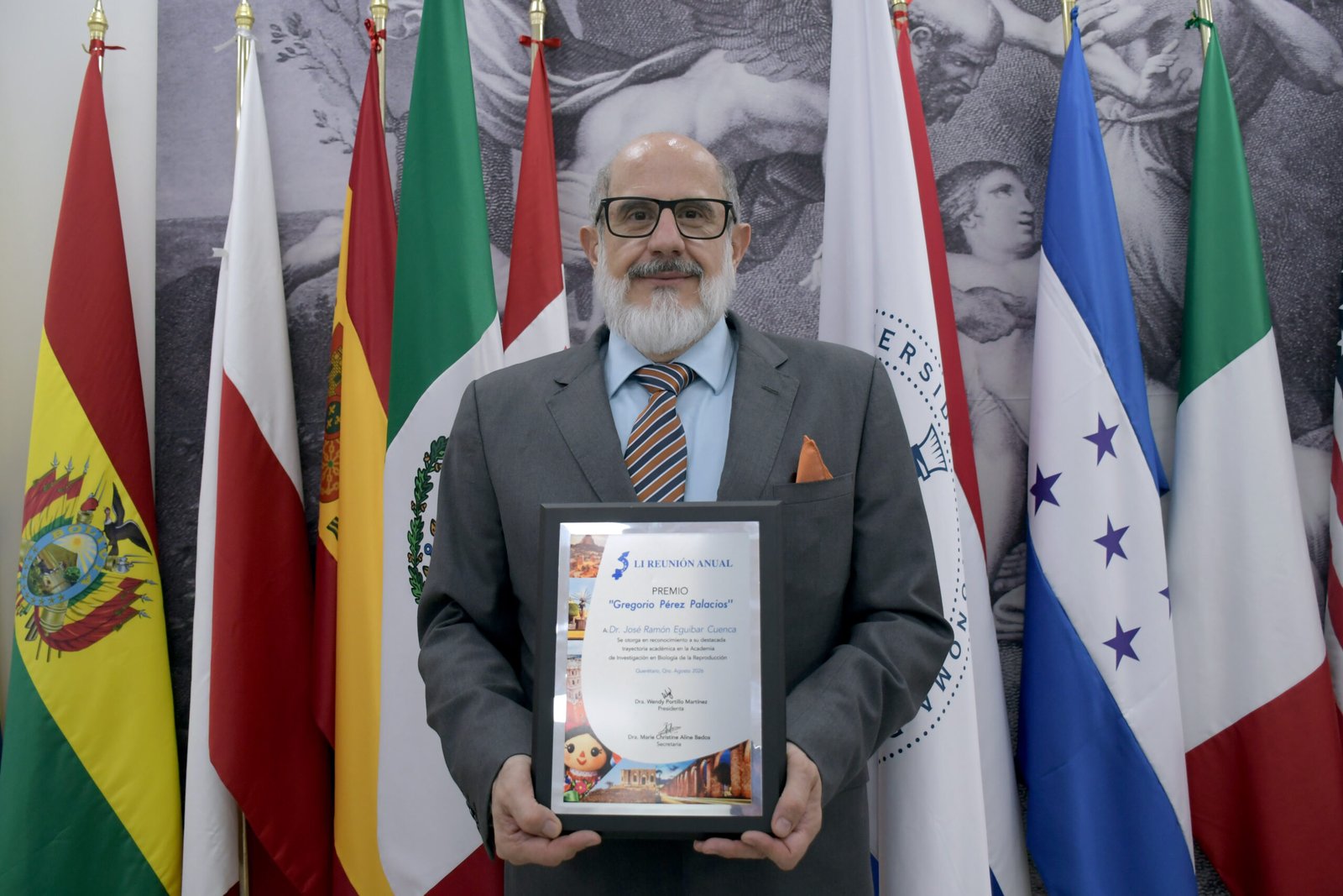 Reconocen la trayectoria de investigador BUAP en la LI Reunión de la AIBIR