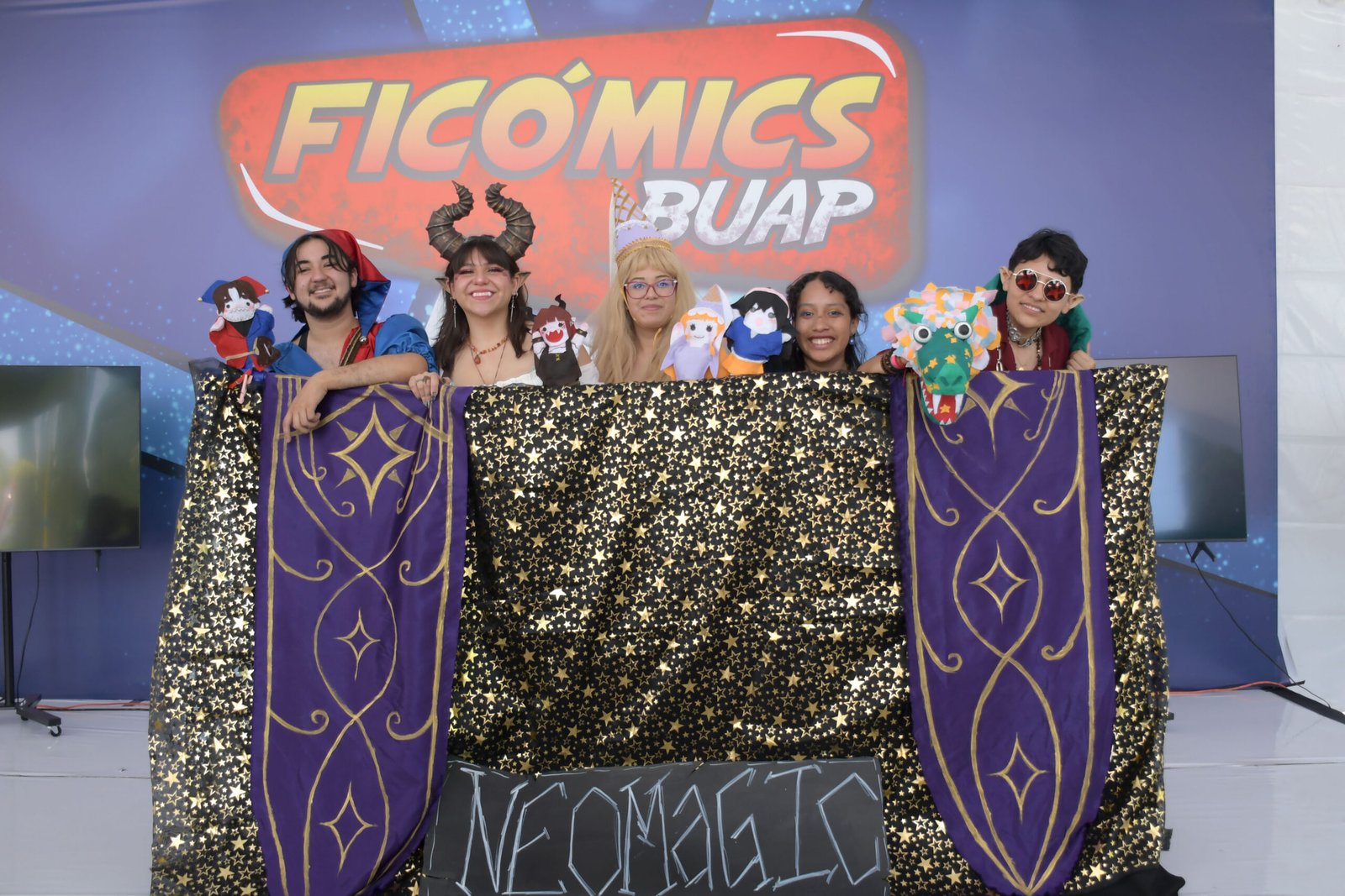 Estudiantes de ARPA BUAP organizan la Feria Medieval Neomagic Fest en Ficómics 2026