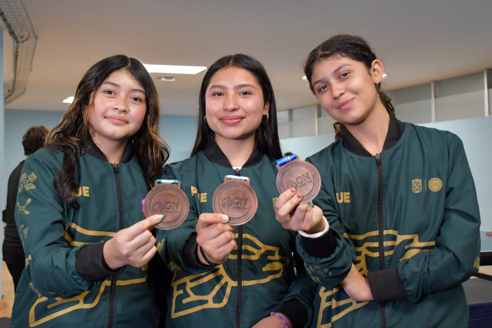 Estudiantes de prepas BUAP conquistan bronce en tenis de mesa