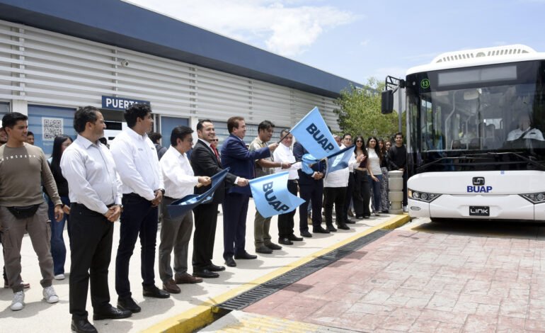 BUAP estrena autobús 100% eléctrico y suma 31 nuevas unidades al STU