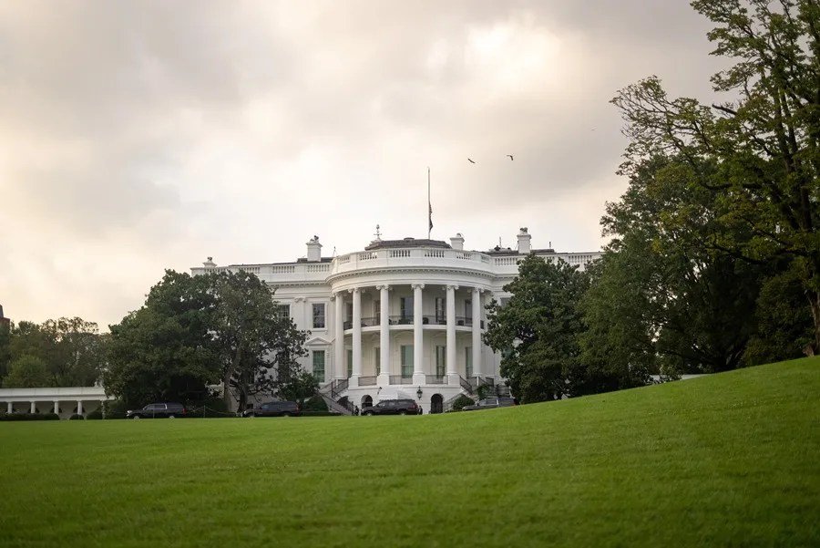 Tribunal federal ordena detener la construcción del salón de baile de Trump en la Casa Blanca