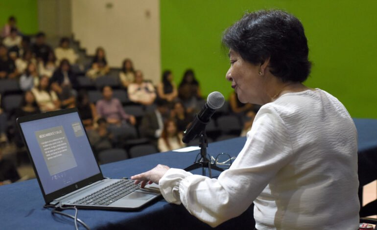 Presenta Rectora Cedillo conferencia en aniversario de la Licenciatura en Biotecnología