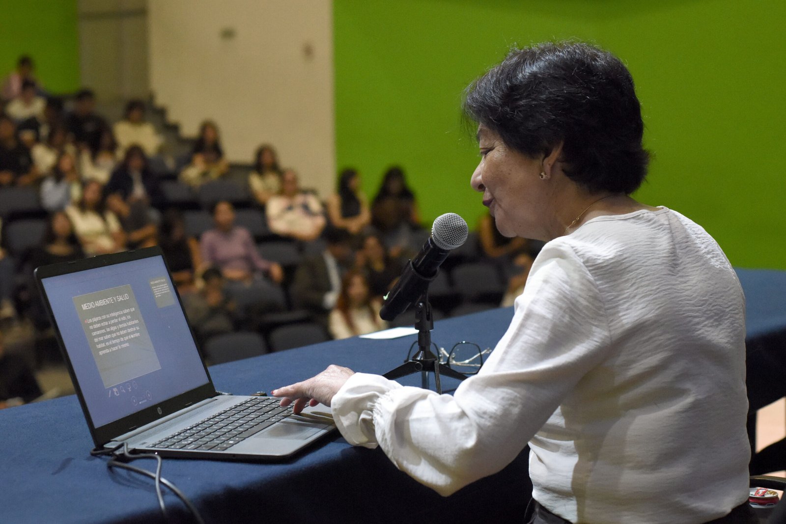 Presenta Rectora Cedillo conferencia en aniversario de la Licenciatura en Biotecnología
