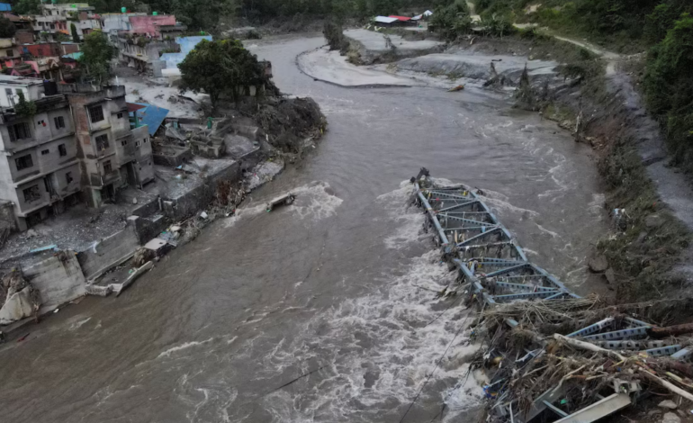 Asciende a cerca de 600 muertos y poco más de 2,500 desaparecidos por inundaciones en Nepal y China
