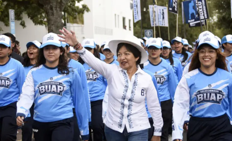 Inicia el periodo Otoño 2026 en la BUAP con desfile de identidad universitaria