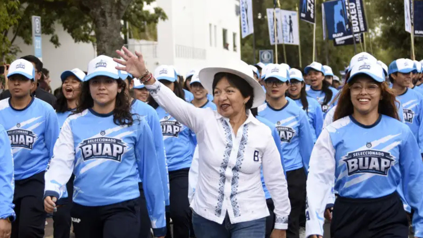 Inicia el periodo Otoño 2026 en la BUAP con desfile de identidad universitaria