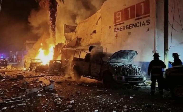 Explosión de coche bomba en comandancia de Zacatecas deja siete heridos
