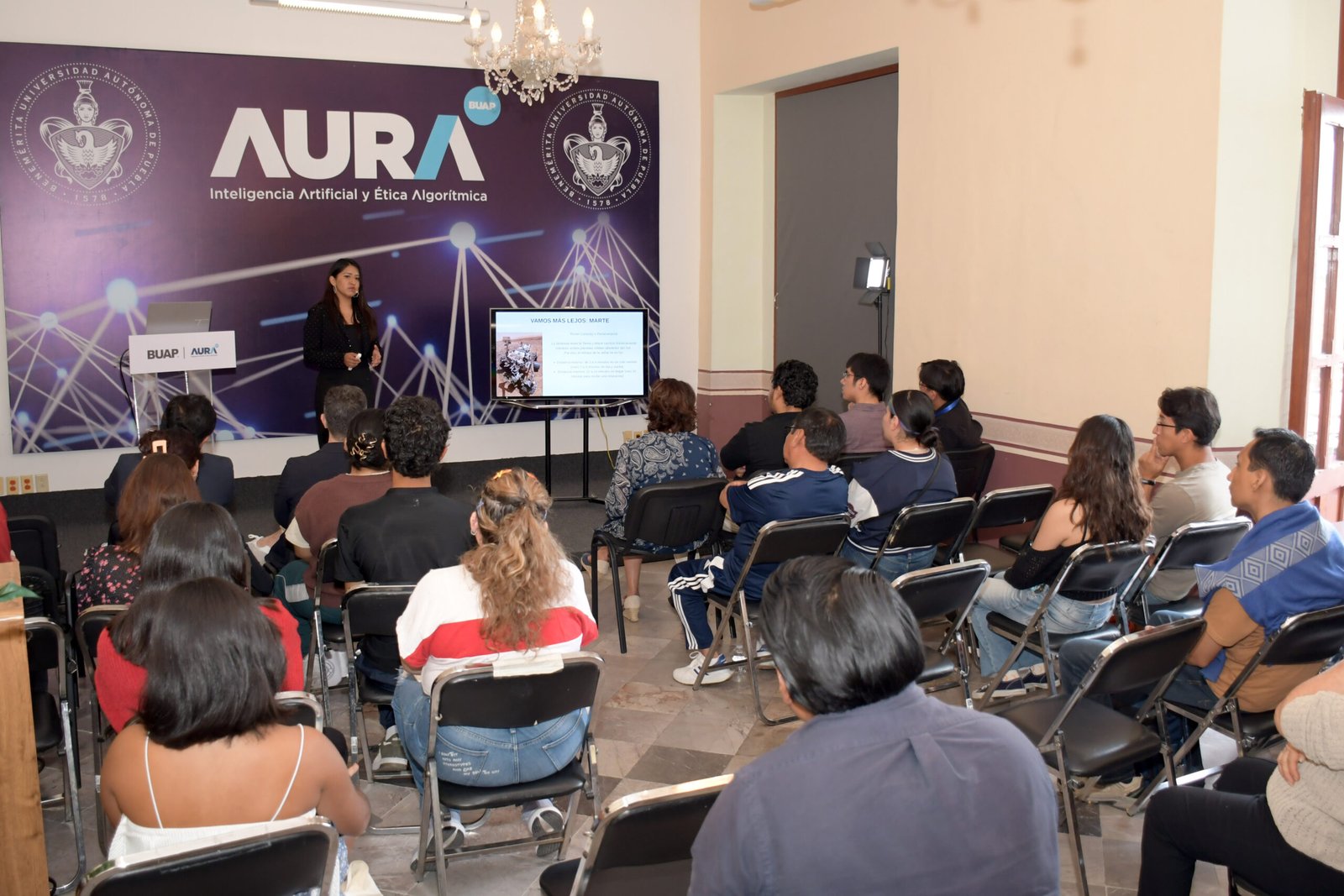 BUAP ofrece conferencia sobre el papel ético de la Inteligencia Artificial en misiones al espacio profundo