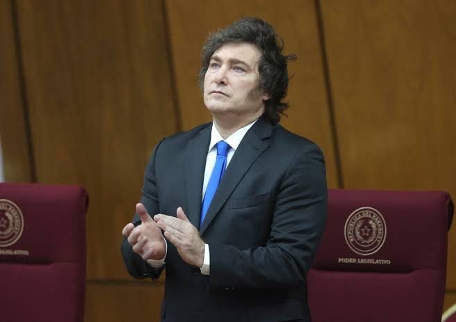 Milei flexibiliza el ajuste monetario para impulsar la economía argentina