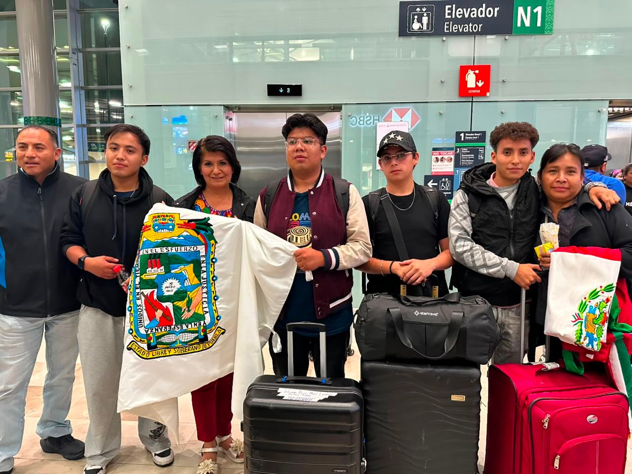 Regresan sanos y salvos estudiantes poblanos de la UTH tras sismo en Colombia