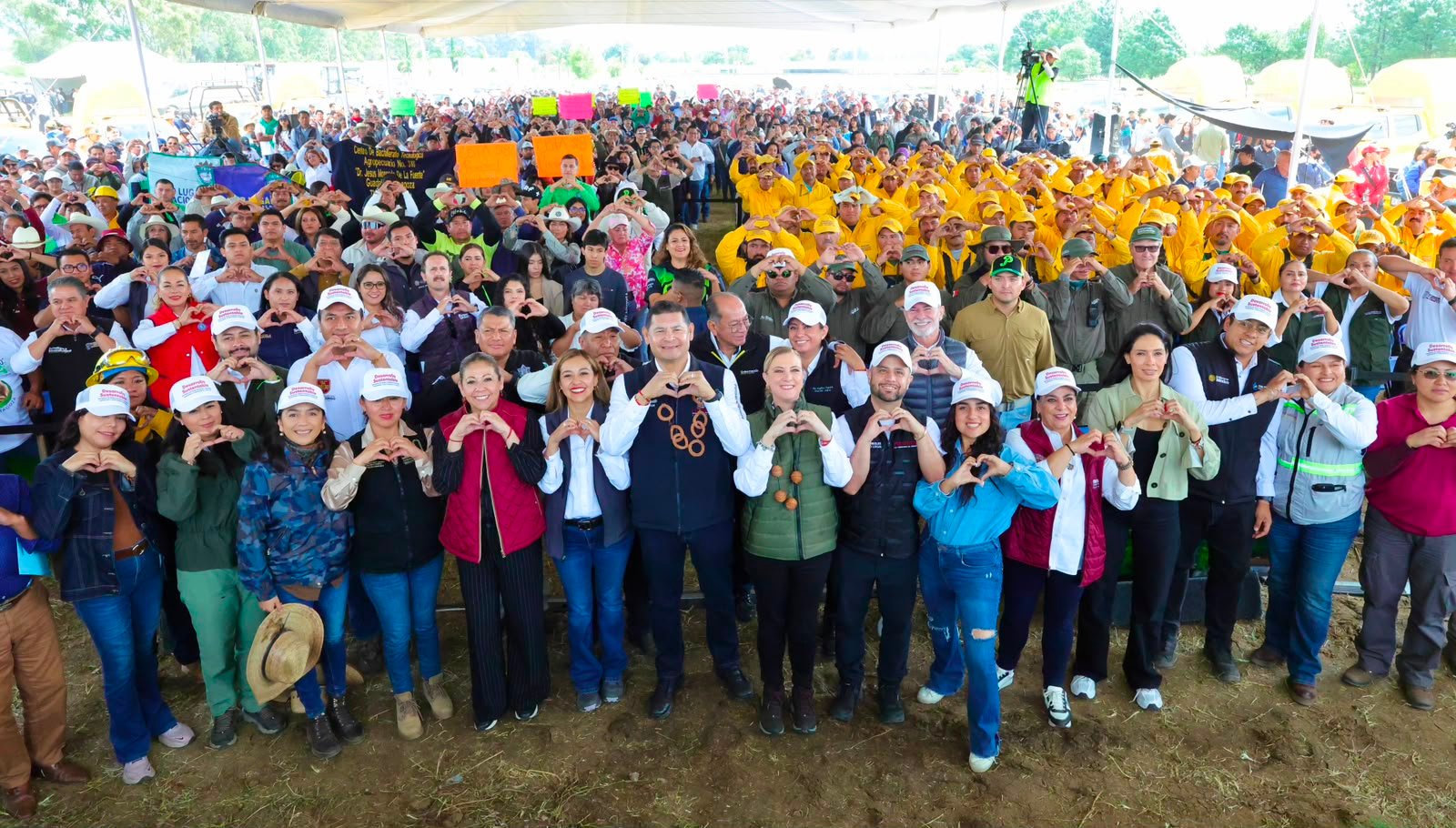 Encabeza Alejandro Armenta jornada de reforestación en la Cuenca del Alto Atoyac