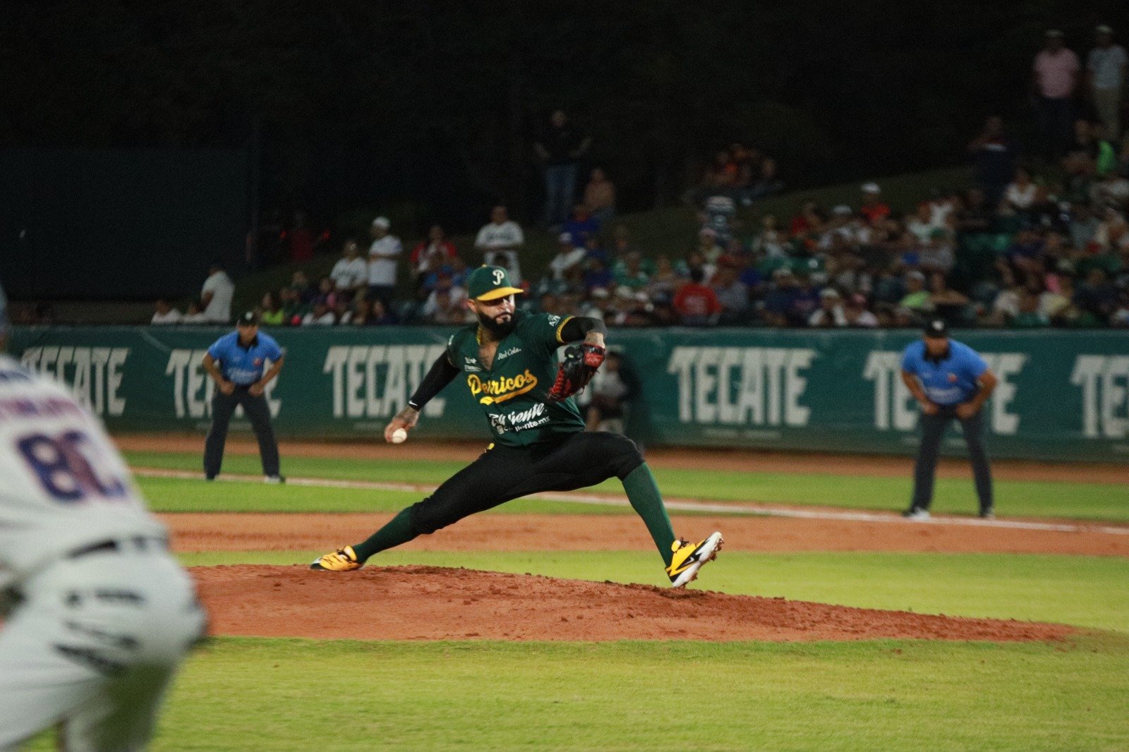 Pericos hace cuatro en la séptima y se lleva el primero de la Final del Sur