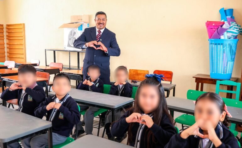 Más de 2 millones de alumnos y 108 mil docentes regresan a clases en Puebla