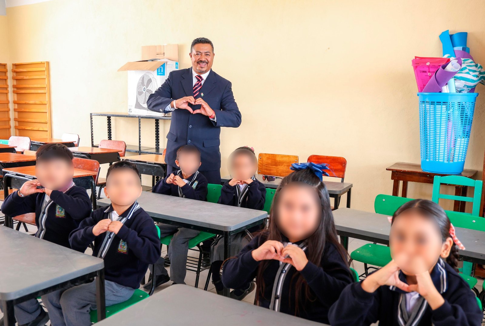 Más de 2 millones de alumnos y 108 mil docentes regresan a clases en Puebla