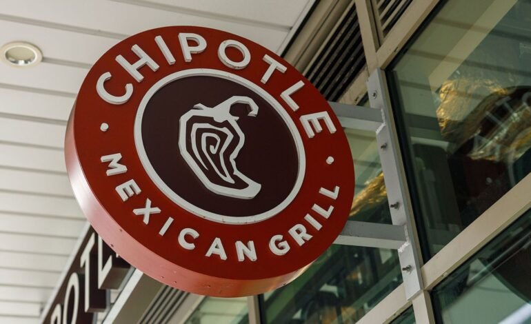 Investigan brote de salmonela en Minnesota vinculado a jalapeños en restaurantes Chipotle