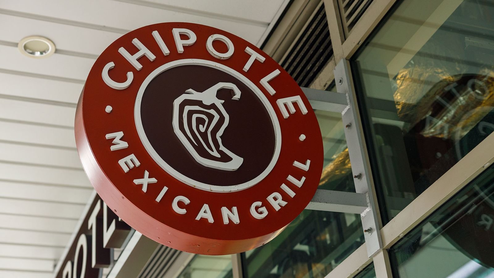 Investigan brote de salmonela en Minnesota vinculado a jalapeños en restaurantes Chipotle