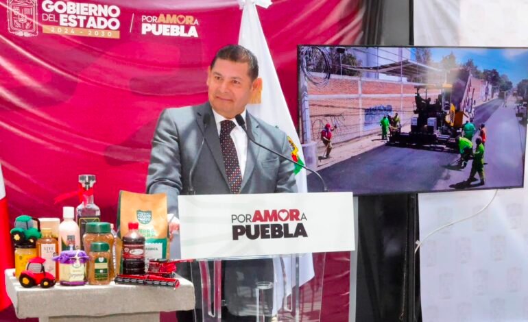 Gobierno de Puebla encabeza transformación histórica de caminos y vialidades con maquinaria propia