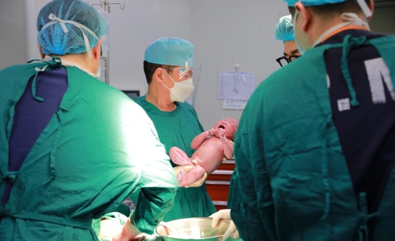 Epidemia de cesáreas pone en riesgo a mujeres y bebés