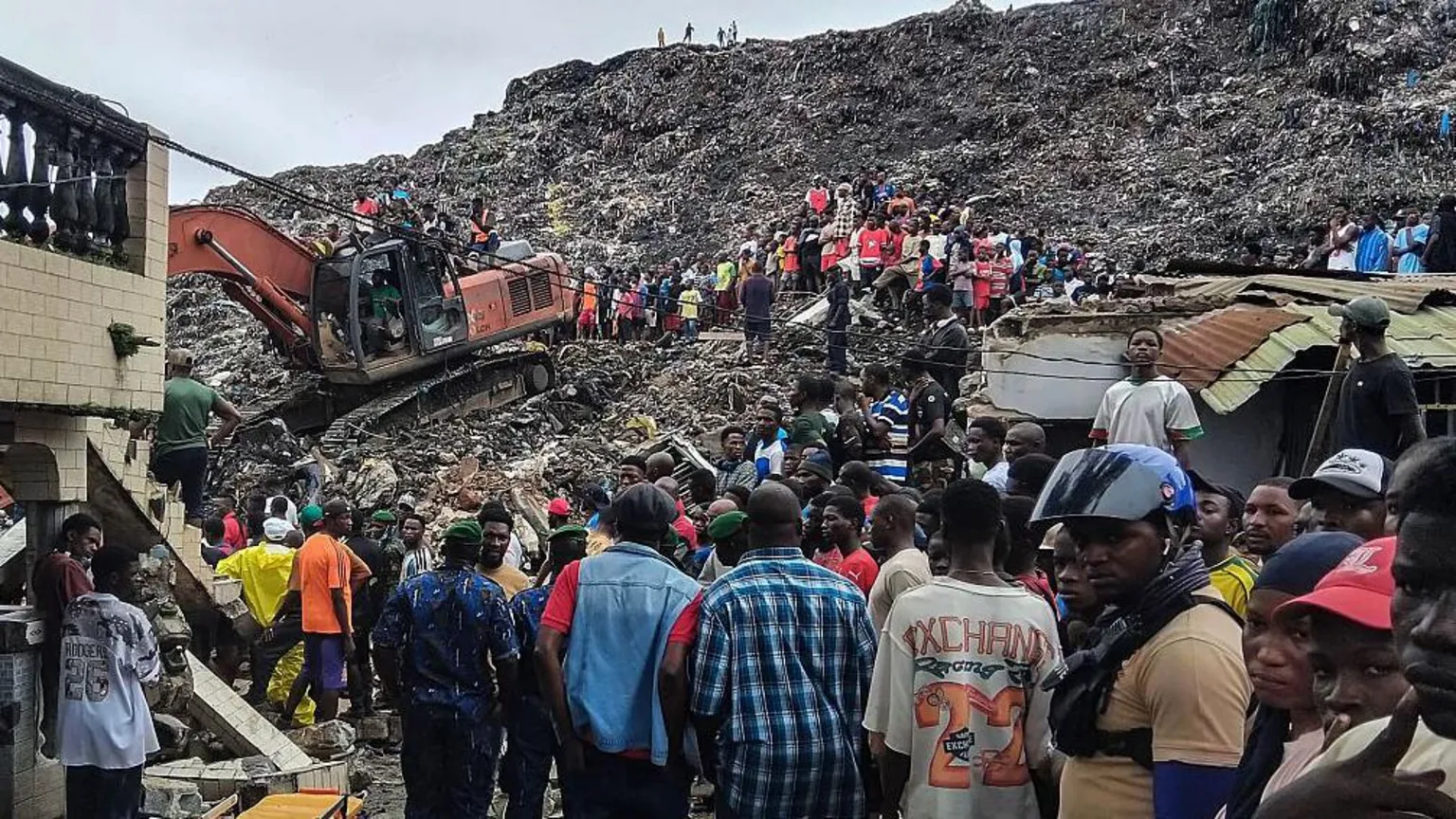 Al menos 30 fallecidos tras deslave de basura en Guinea