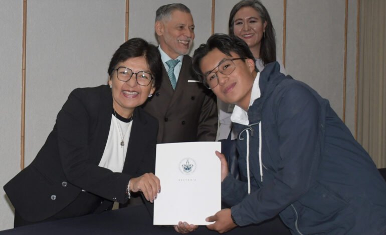 BUAP entrega certificados y diplomas internacionales a la generación 2023-2026 del Bachillerato 5 de Mayo