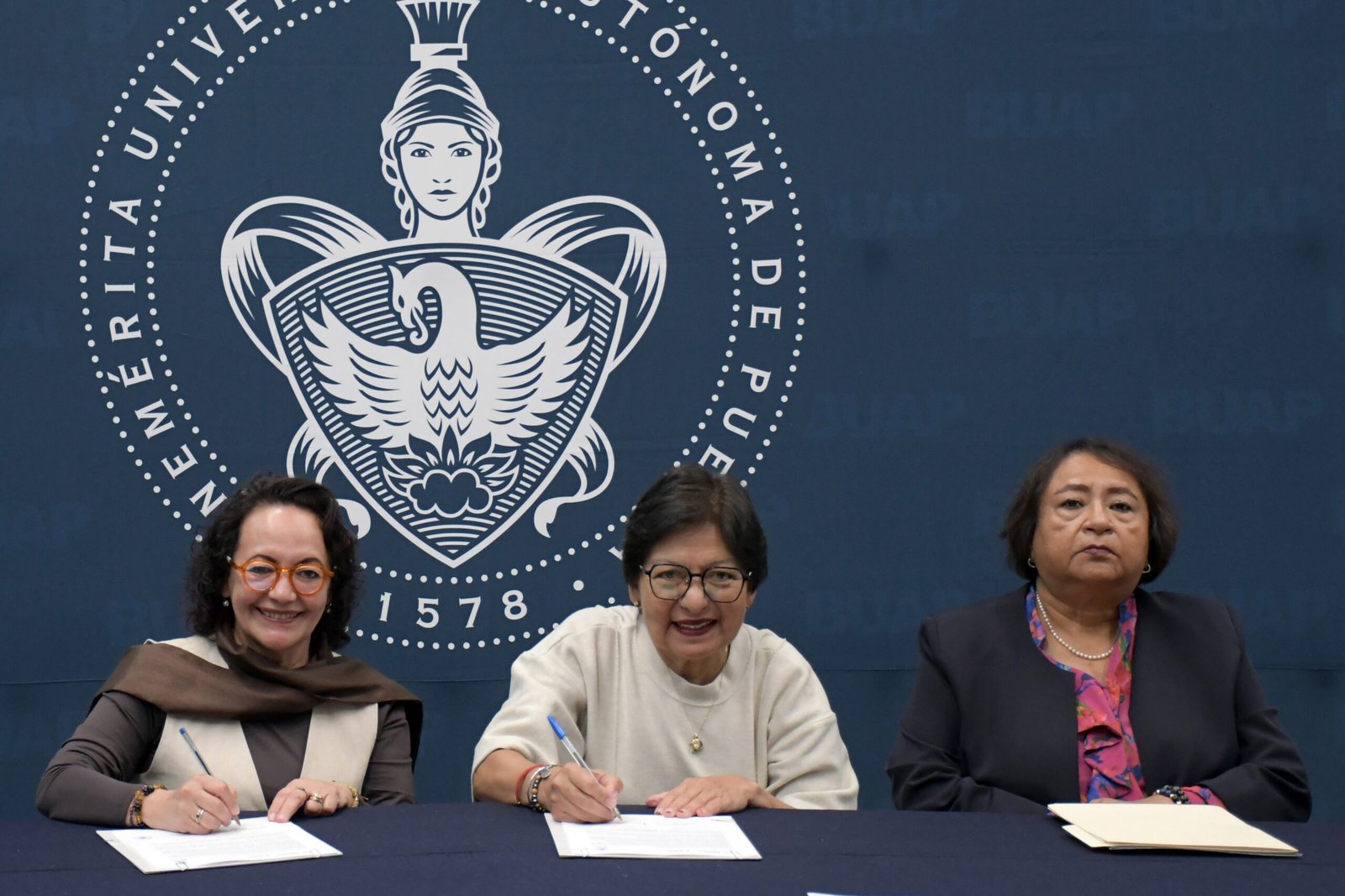 Establecen la BUAP y la Universidad Rosario Castellanos alianza para impulsar la investigación y la innovación