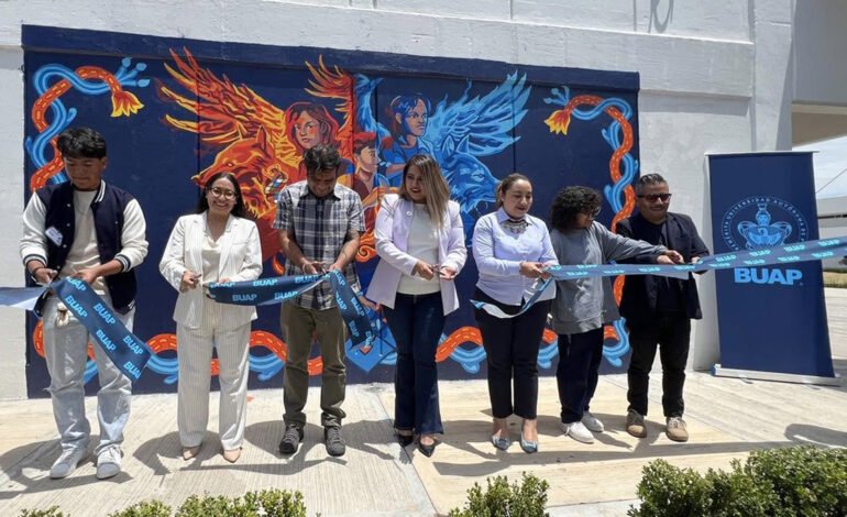 Inauguran en la preparatoria de la BUAP sede Tepeaca el primer mural del proyecto «Pintando nuestra identidad colectiva»