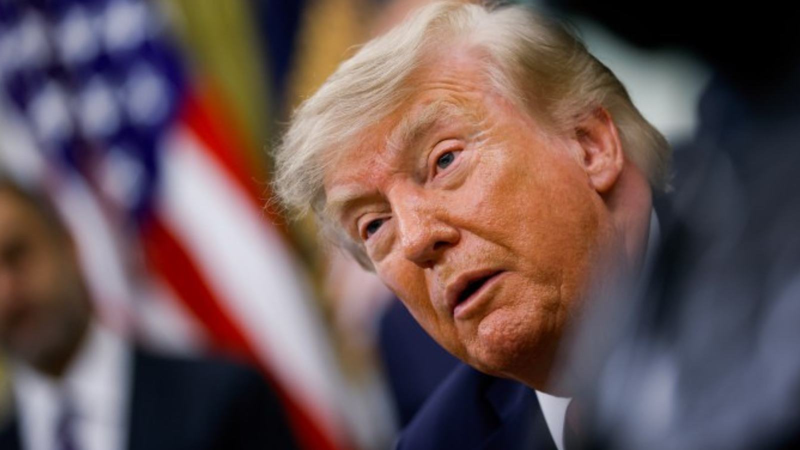 Medios de comunicación demandan a la administración Trump tras ser vetados de la Casa Blanca