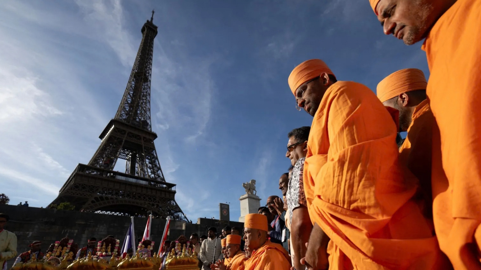 Dimite el director de la Torre Eiffel tras polémica exclusión de empleadas por una visita religiosa