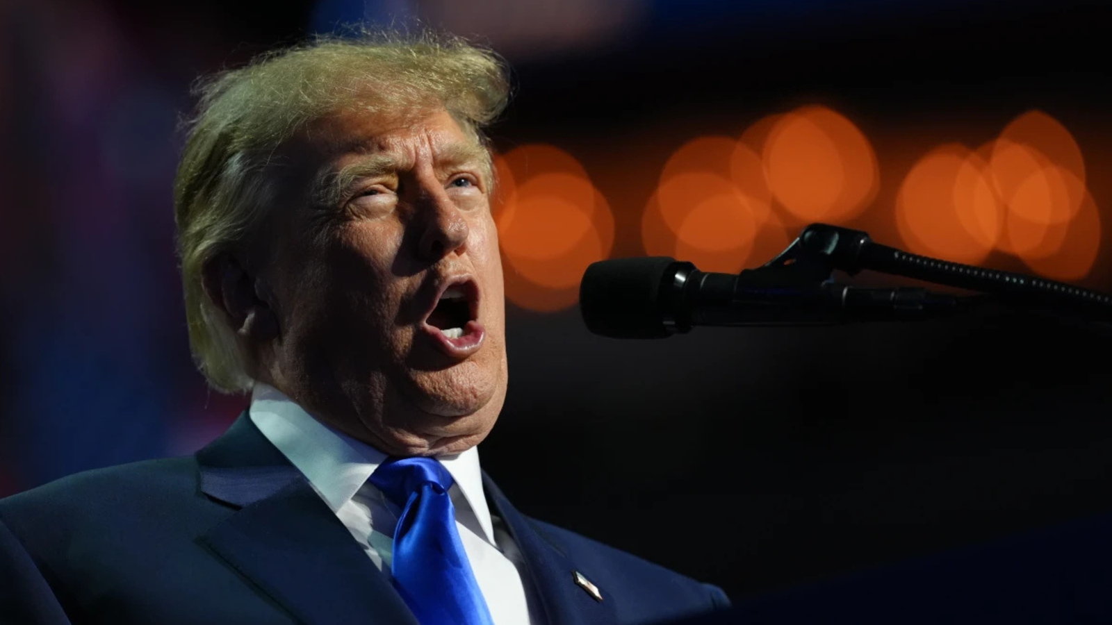 Trump promete un pago de 5,000 dólares a cada adulto estadounidense si los republicanos ganan el Congreso