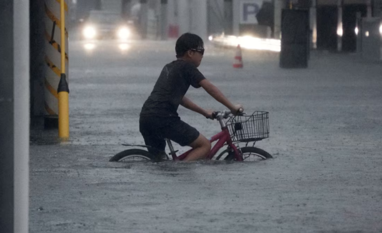 El tifón Dujuan obliga a evacuar a casi dos millones de personas en Japón