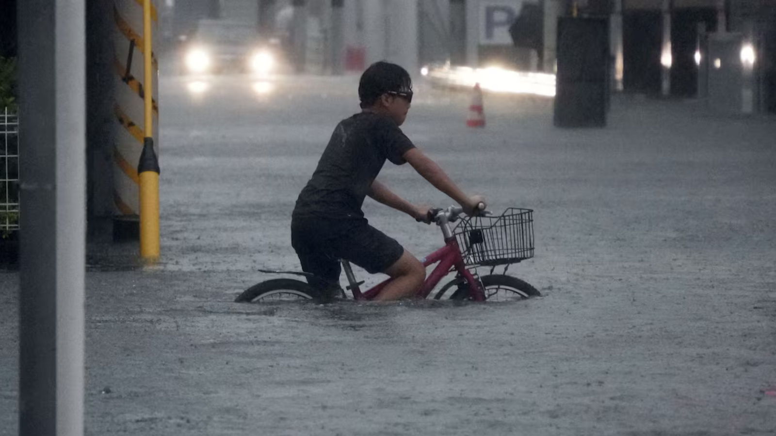 El tifón Dujuan obliga a evacuar a casi dos millones de personas en Japón