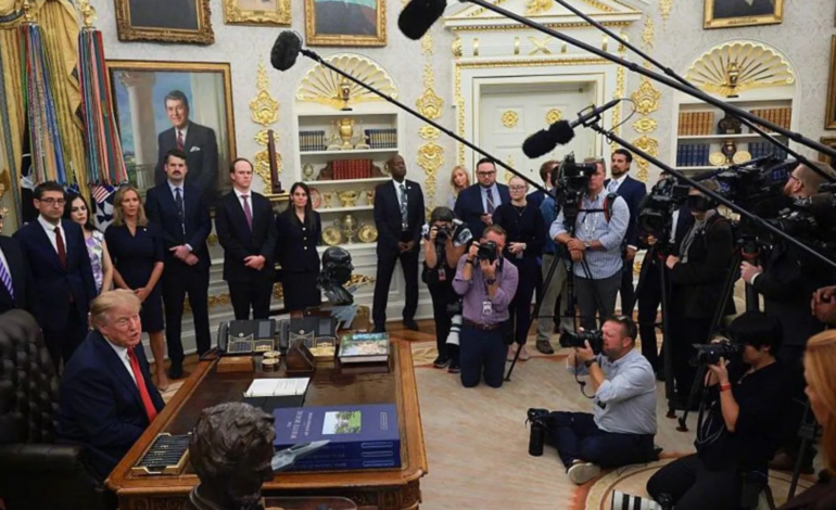 Trump prohíbe el acceso de CNN, Politico y MS NOW a la Casa Blanca