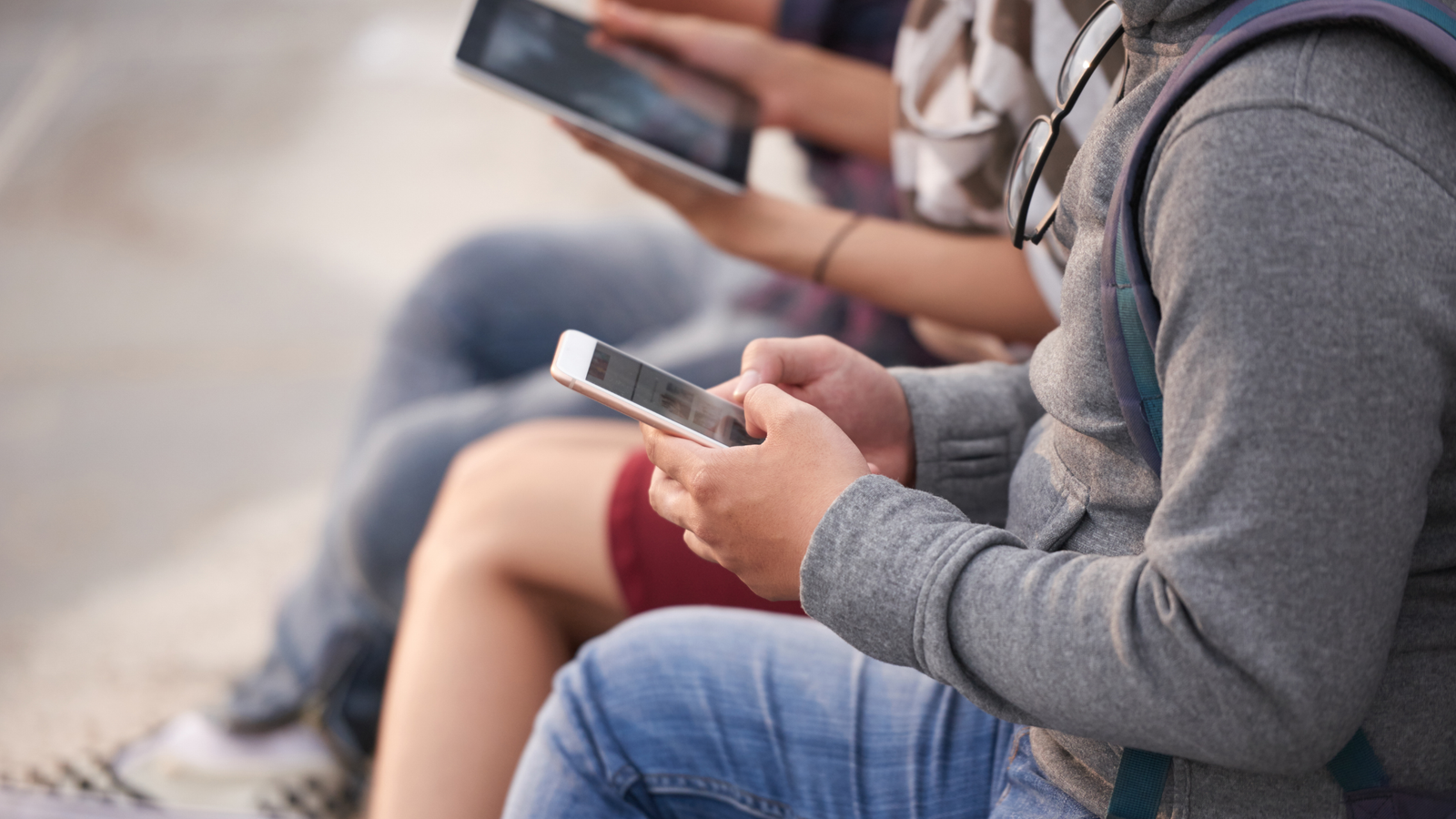 SEP prohibirá el uso de celulares en primarias y secundarias a partir del próximo mes