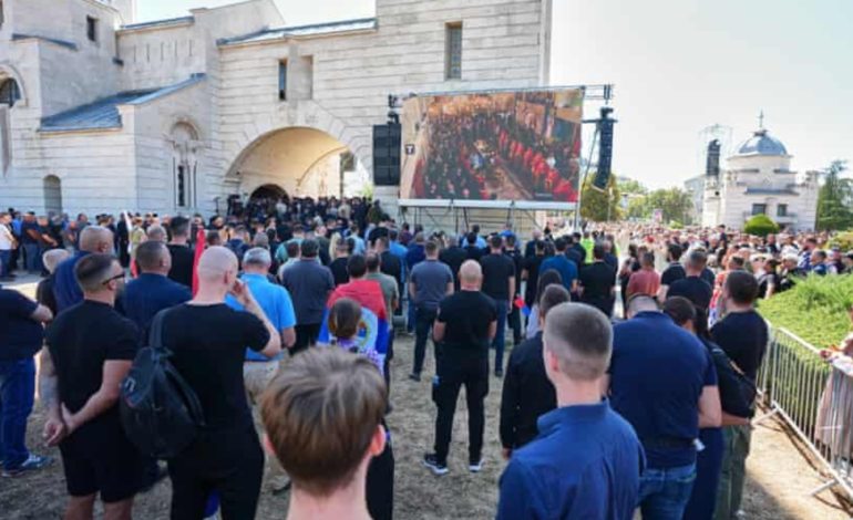 Miles de personas despiden en Serbia al criminal de guerra Ratko Mladić