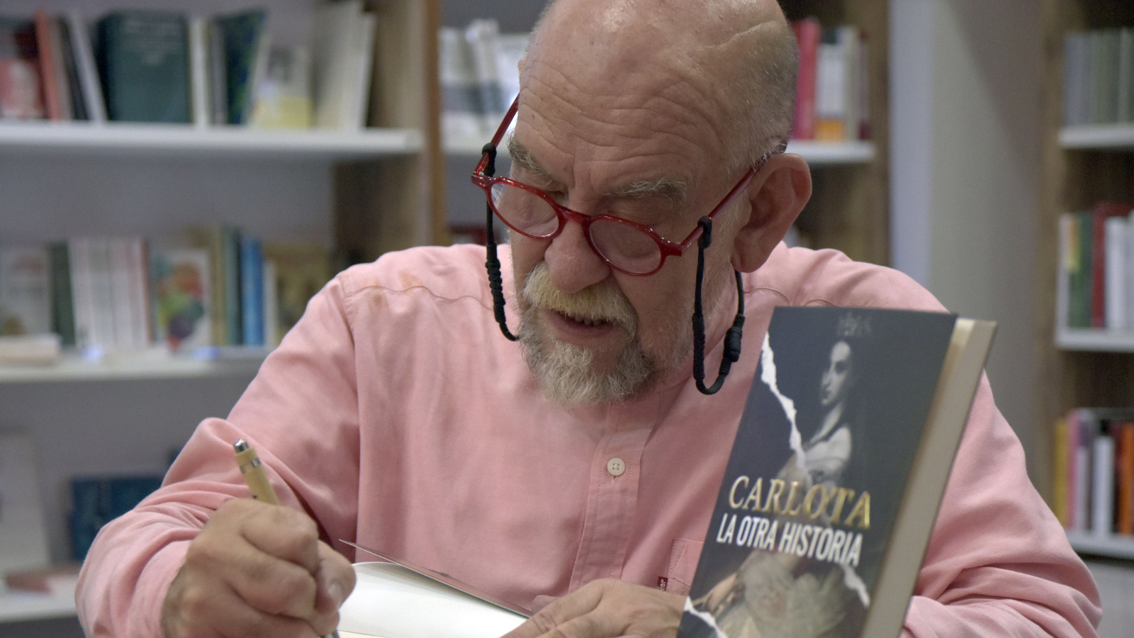 José Luis Trueba Lara presenta charla sobre la novela histórica en el CCU de la BUAP