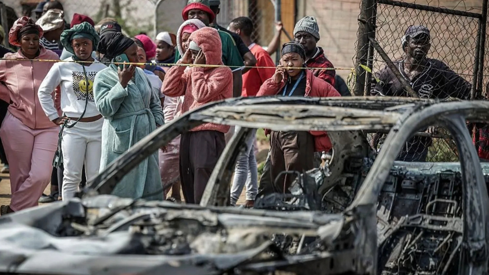 Ola de violencia armada en Sudáfrica deja 27 muertos en dos tiroteos masivos