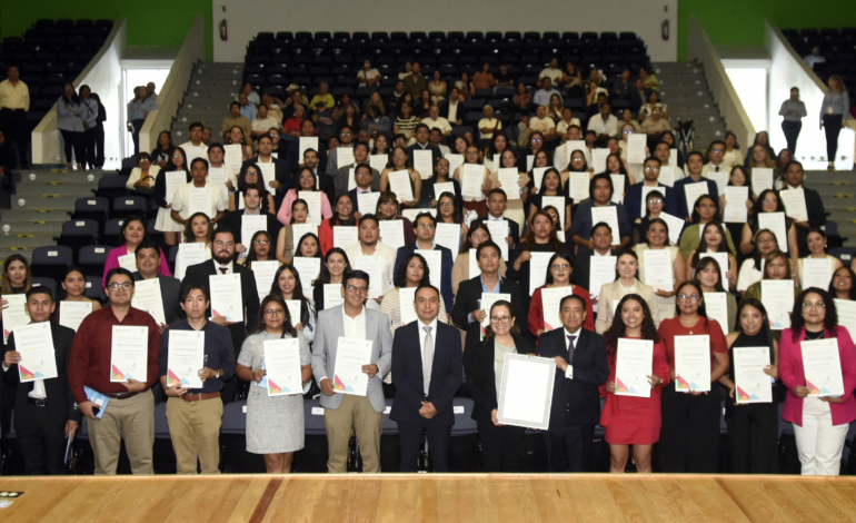 Entregan el Premio Ceneval al Desempeño de Excelencia EGEL a 115 egresados de la BUAP