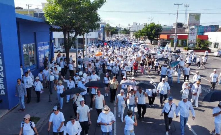 Marchan 50 mil ciudadanos en Culiacan para exigir justicia y el fin de la violencia