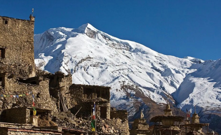 Avalancha en el Himalaya deja dos muertos y una docena de desaparecidos