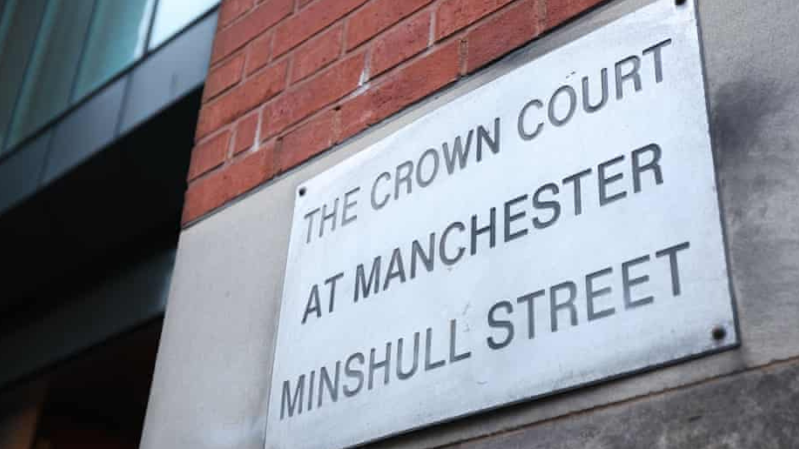 Hombre confiesa haber drogado y agredido sexualmente a su esposa durante 20 años en Mánchester